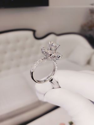 NHẪN 4 LÁ VIÊN CHỦ MOISSANITE 7.2LI