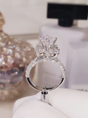 NHẪN 4 LÁ VIÊN CHỦ MOISSANITE 7.2LI