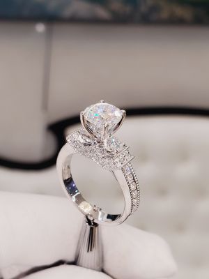 NHẪN ĐÍNH HÔN 3 STONE VIÊN CHỦ MOISSANITE 7.2LI