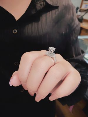 NHẪN ĐÍNH HÔN 3 STONE VIÊN CHỦ MOISSANITE 7.2LI