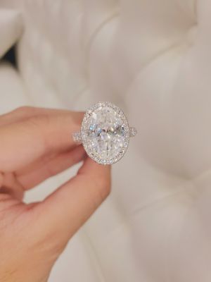 NHẪN MOISSANITE OVAL VIỀN HALO