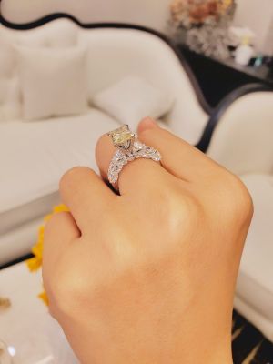 NHẪN MOISSANITE RADIANT VÀNG 7x9MM TẤM VIỀN ĐAI