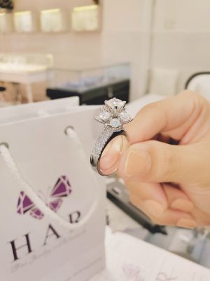 NHẪN HOA NỞ MOISSANITE 6.3LI