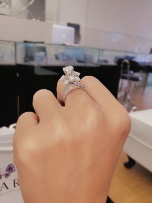 NHẪN MOISSANITE HOA NỞ VIÊN CHỦ 7.2LI