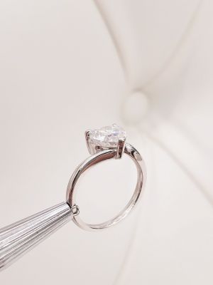 NHẪN MOISSANITE TRÁI TIM  ĐƠN GIẢN, THANH LỊCH