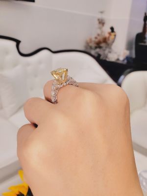 NHẪN MOISSANITE RADIANT VÀNG 8x9MM