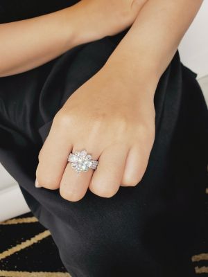 NHẪN MOISSANITE HOA CHẤU CAO VIÊN CHỦ 8.1LI